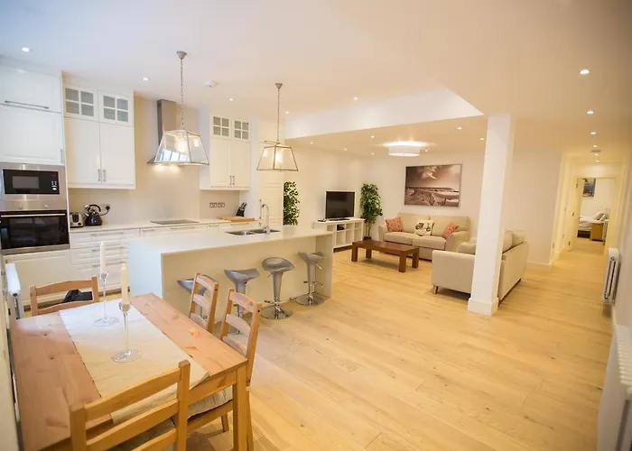 Luxury 2 Bed/Bath Apartment Next To Hyde Park