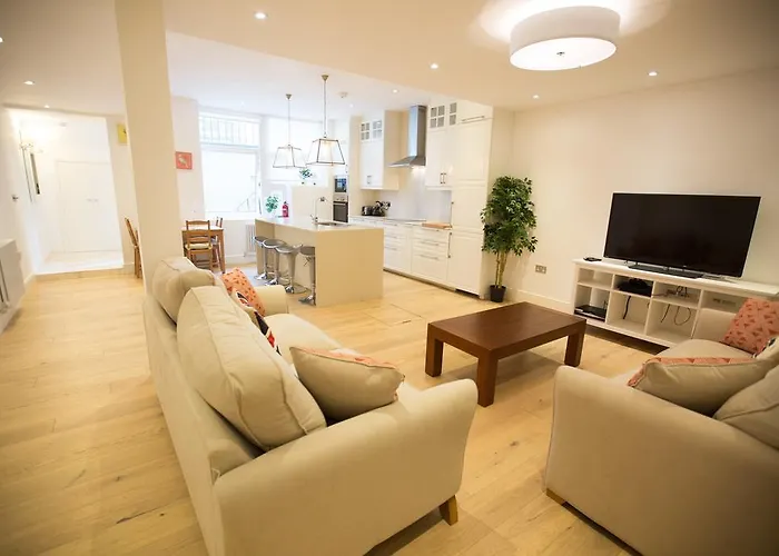 Luxury 2 Bed/Bath Apartment Next To Hyde Park